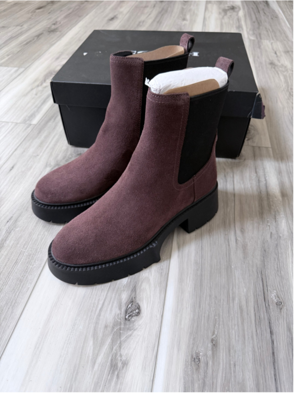 Coach Leah Platform Chelsea Boots Maple Suede Womens 9 Lug Sole CCH89 Box